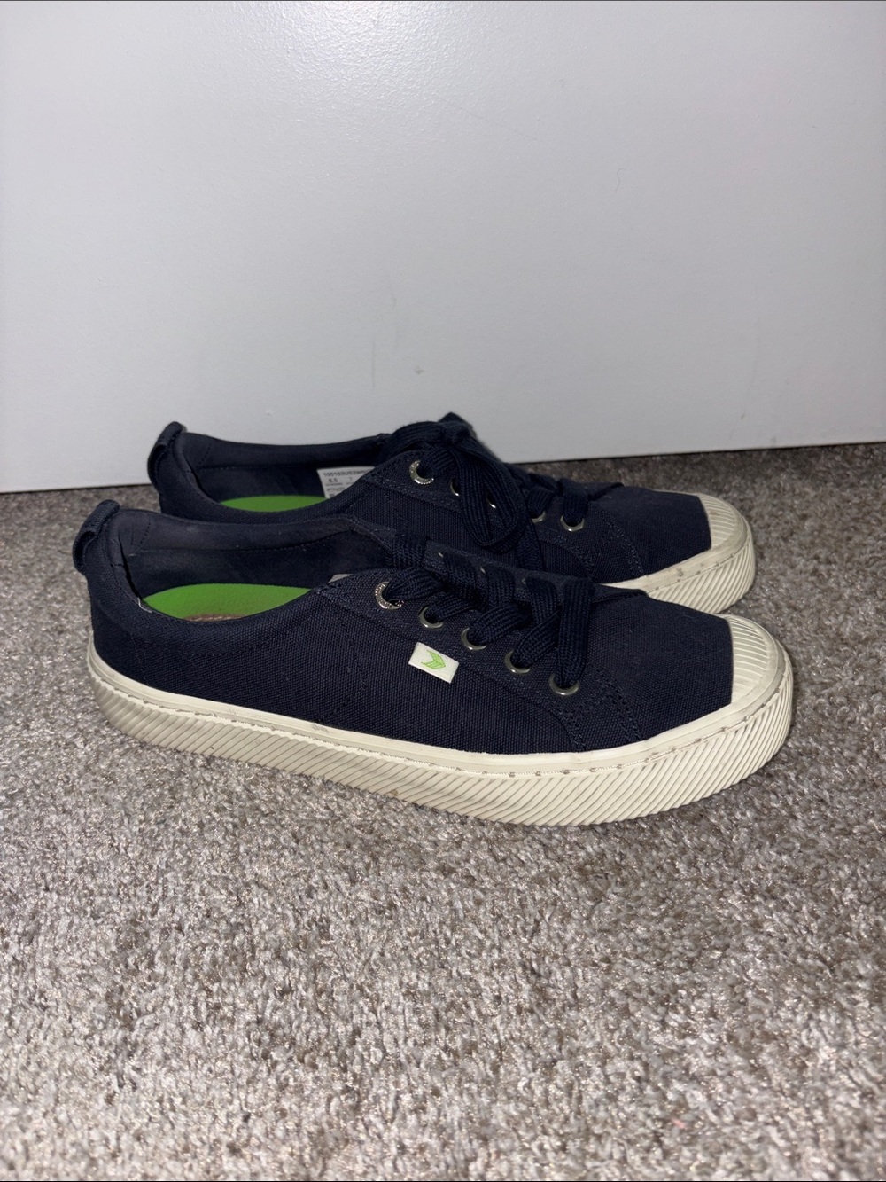 Cariuma Navy Oca Low Canvas Lace-Up Sneakers with Cream Sole